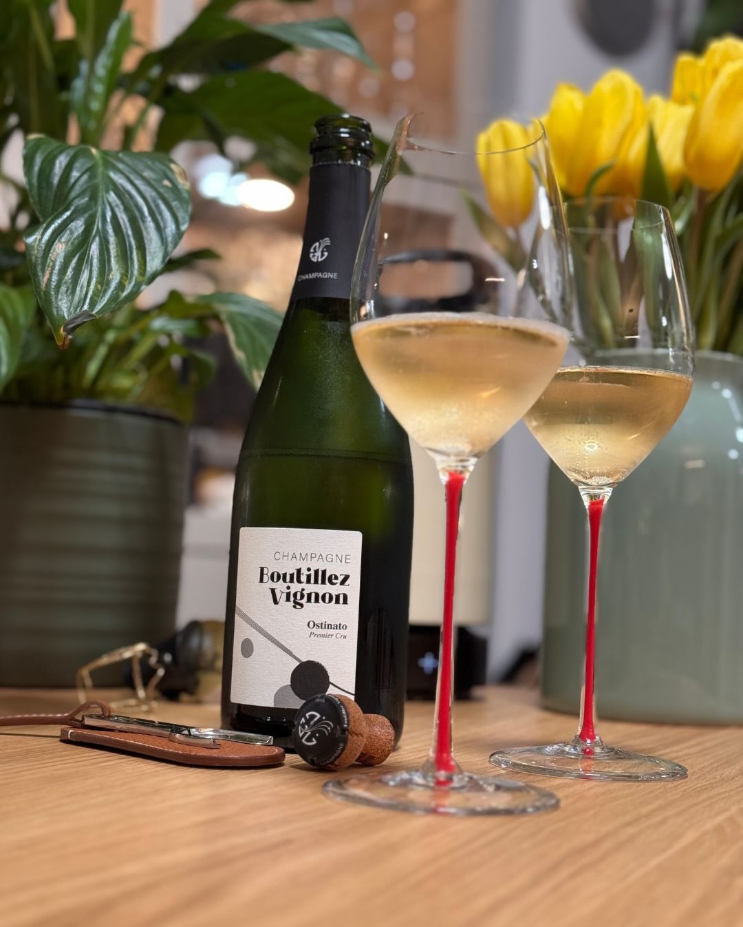 Heute machen wir die Bühne frei für den Ostinato von @champagne_boutillez_vignon . Wer Villers-Marmery kennt, weiß, dass der Chardonnay hier oft die erste Geige spielt – und die… (3)