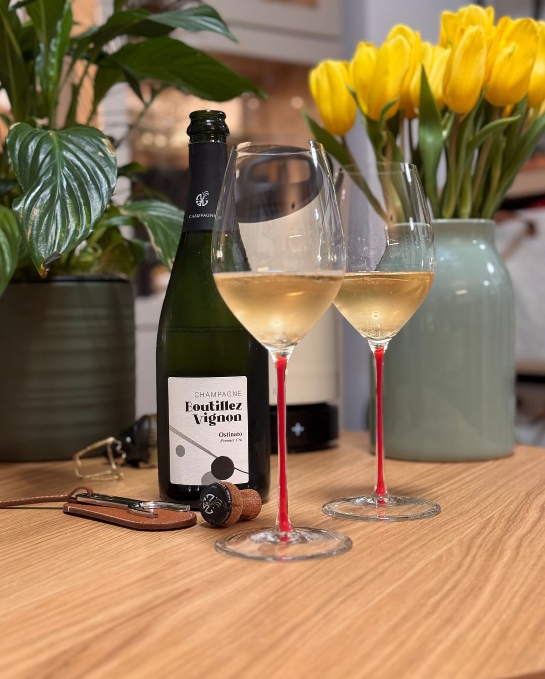 Heute machen wir die Bühne frei für den Ostinato von @champagne_boutillez_vignon . Wer Villers-Marmery kennt, weiß, dass der Chardonnay hier oft die erste Geige spielt – und die… (5)