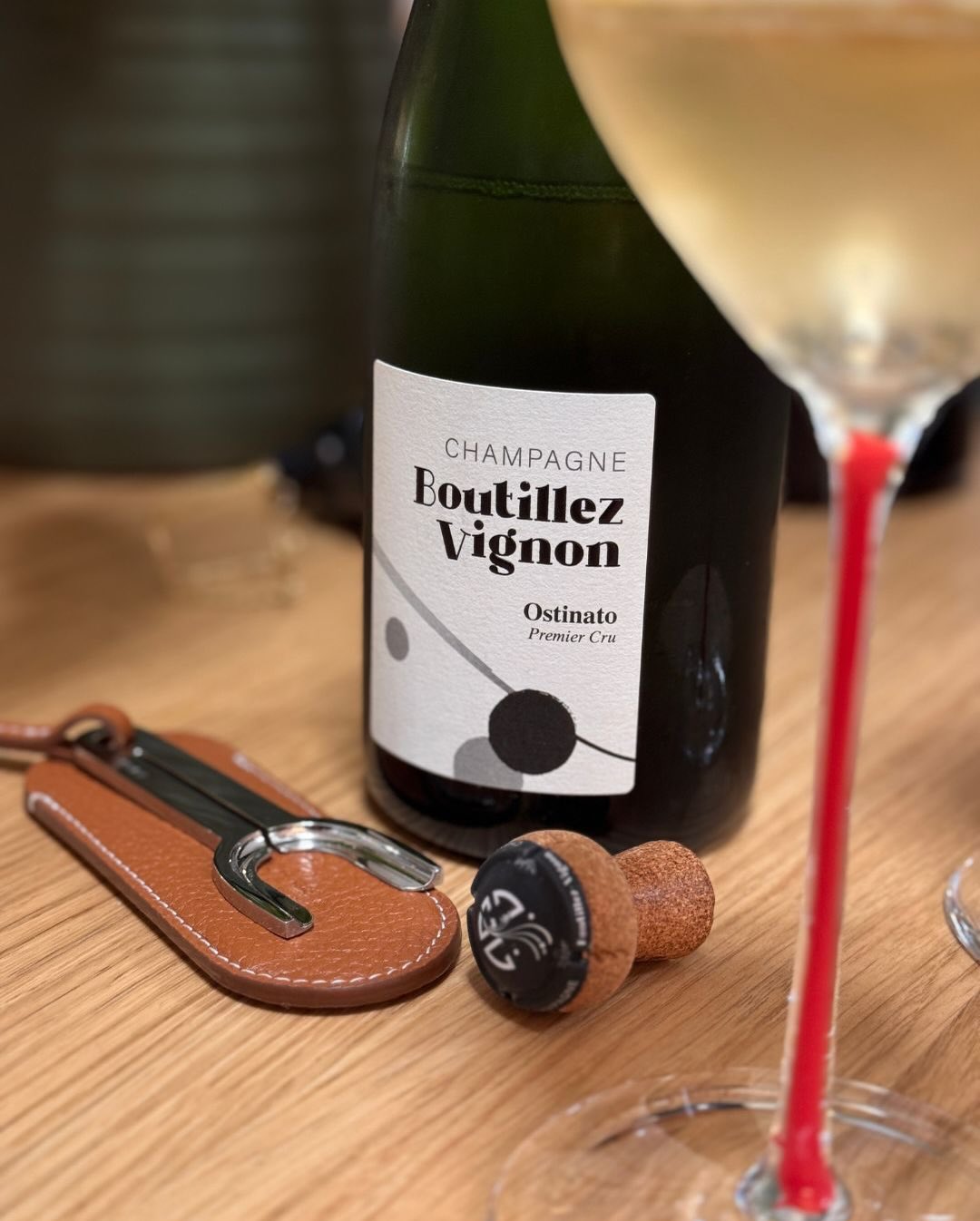 Heute machen wir die Bühne frei für den Ostinato von @champagne_boutillez_vignon . Wer Villers-Marmery kennt, weiß, dass der Chardonnay hier oft die erste Geige spielt – und die… (8)