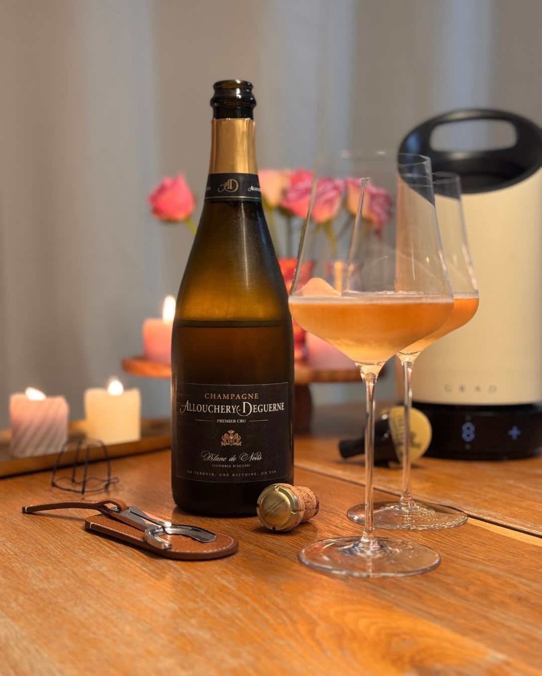 Hinter jeder Flasche @champagnealloucherydeguerne steckt nicht nur Handwerk, sondern die Geschichte mehrerer Generationen, die ihr Erbe in Chamery und Écueil pflegen. Nachdem ic… (1)