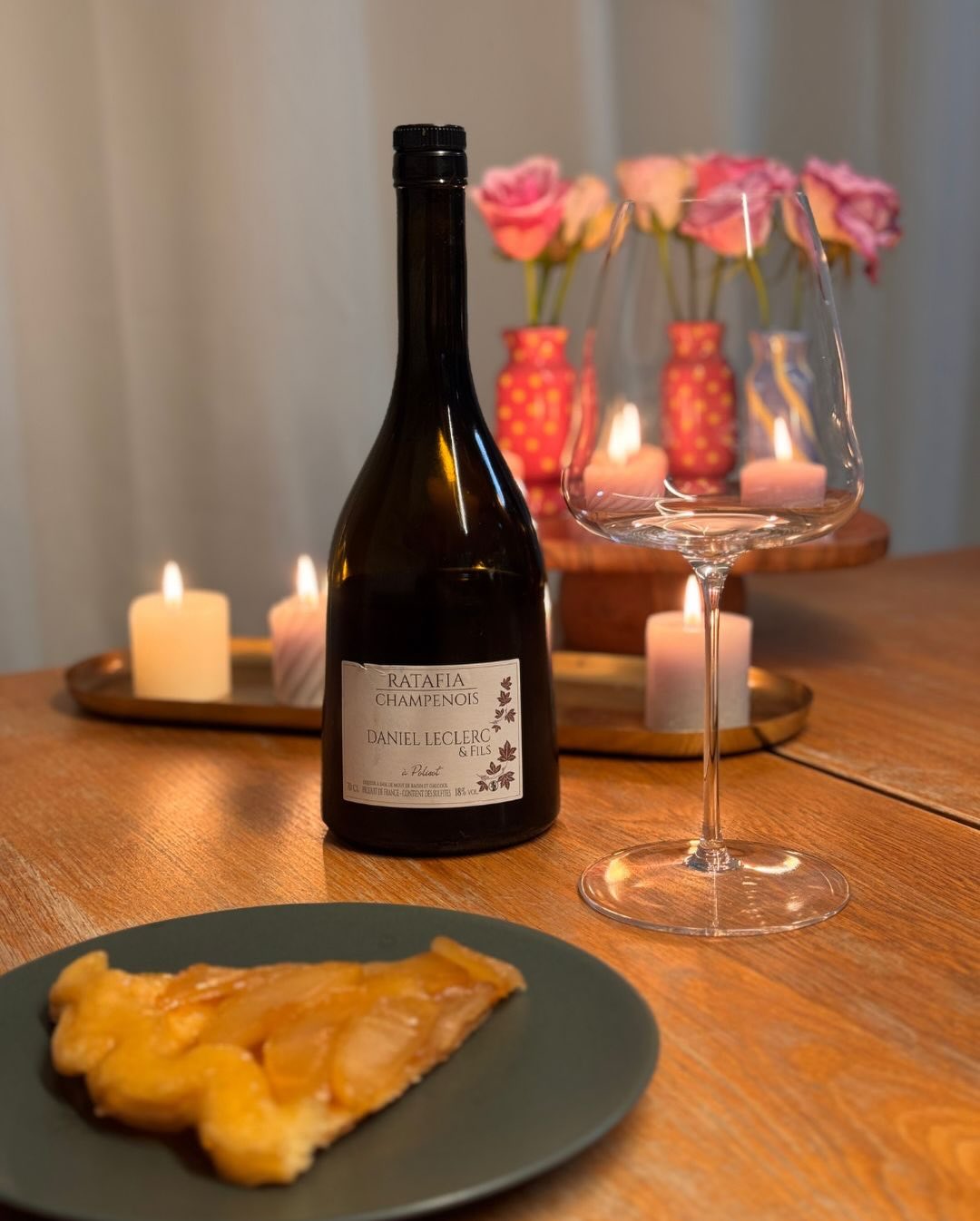 Manchmal braucht ein Abend keinen Champagner, sondern einen echten Seelenschmeichler. Hier im Glas: Der Ratafia Champenois von @champagne.daniel.leclerc . Das Spannende an diese… (3)