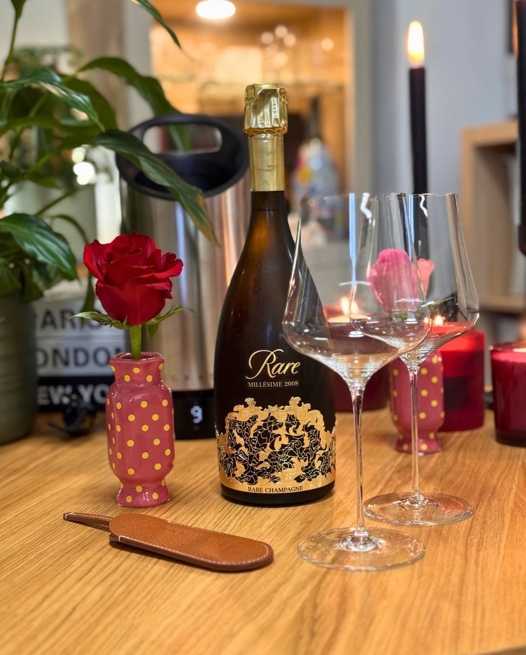 Ich gebe zu: Ich hatte heute kurz Sorge. Mit einer leichten Erkältung im Nacken hatte ich Angst, dieses aromatische Schwergewicht zu „verpassen“. Aber der @rarechampagne_officia… (3)