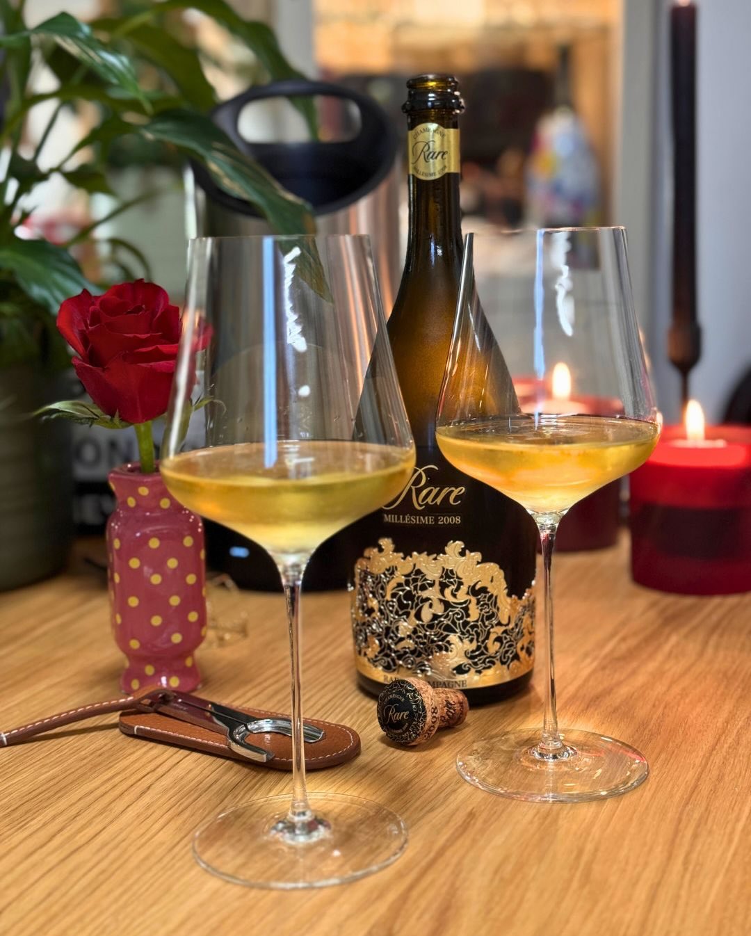 Ich gebe zu: Ich hatte heute kurz Sorge. Mit einer leichten Erkältung im Nacken hatte ich Angst, dieses aromatische Schwergewicht zu „verpassen“. Aber der @rarechampagne_officia… (5)