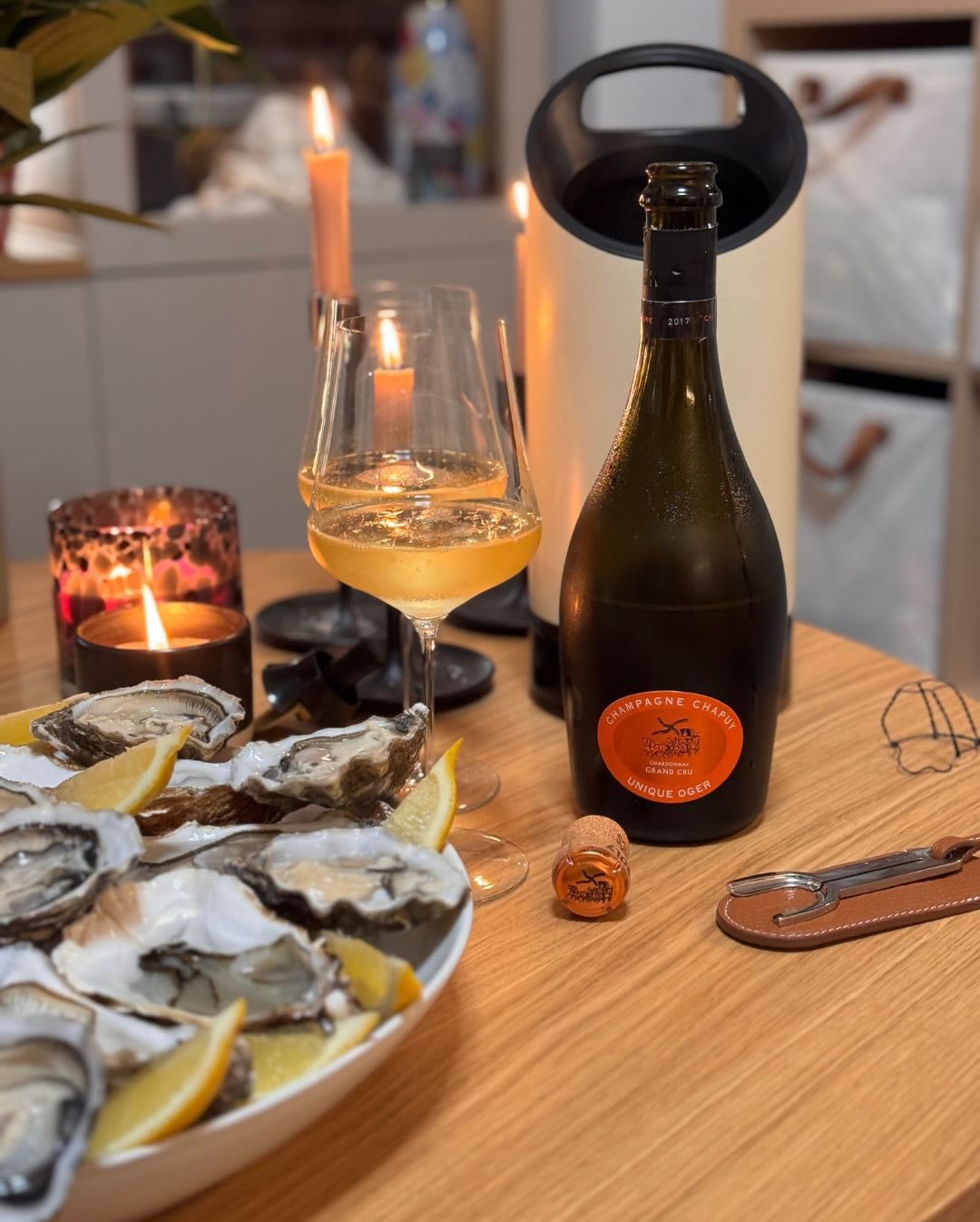 Wenn es um die Kombination mit frischen Austern geht, ist Reinheit für mich mittlerweile das oberste Gebot. Heute im Glas: Der @champagne_espritchapuy – „Unique Oger“. Oger ist … (7)