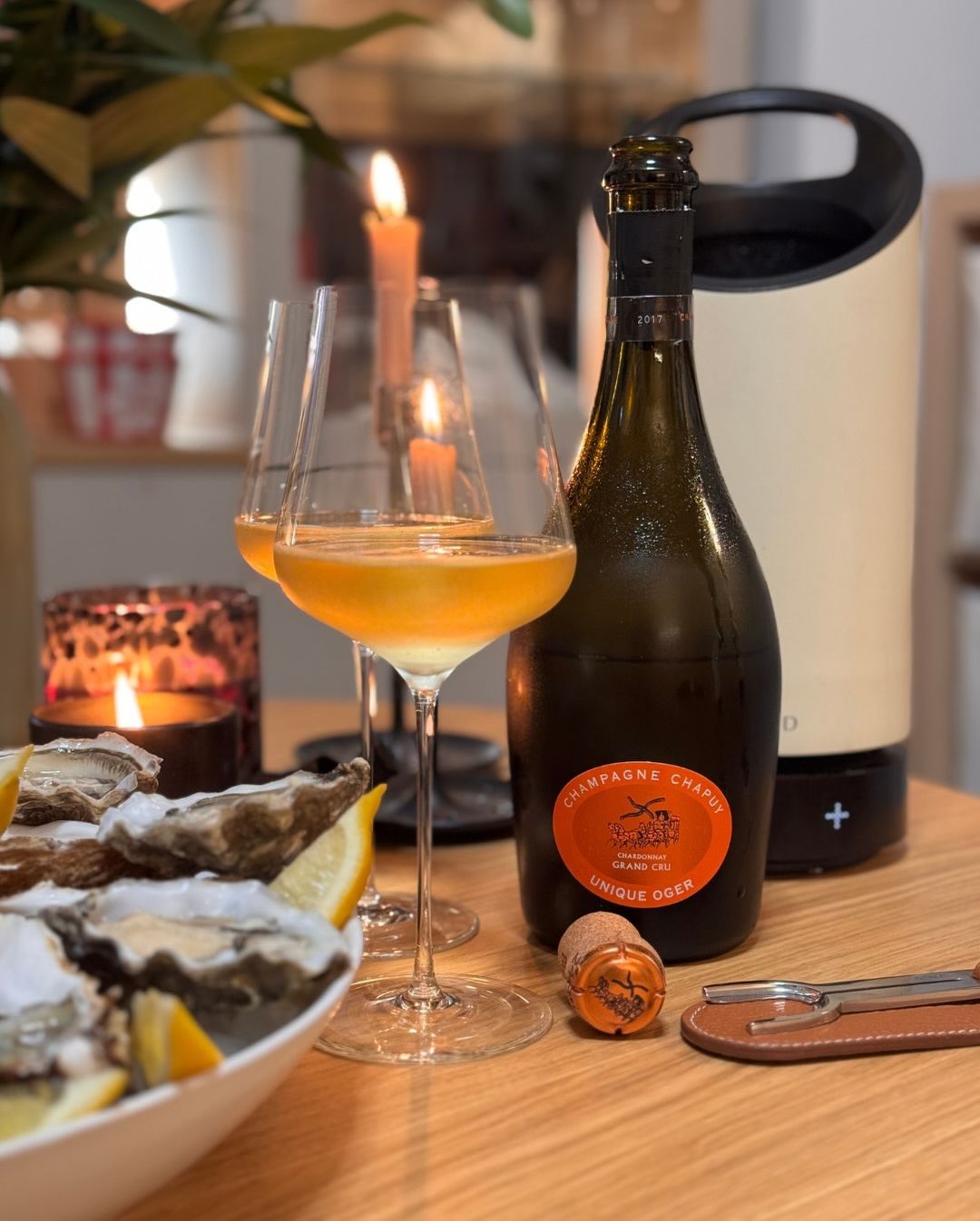 Wenn es um die Kombination mit frischen Austern geht, ist Reinheit für mich mittlerweile das oberste Gebot. Heute im Glas: Der @champagne_espritchapuy – „Unique Oger“. Oger ist … (8)
