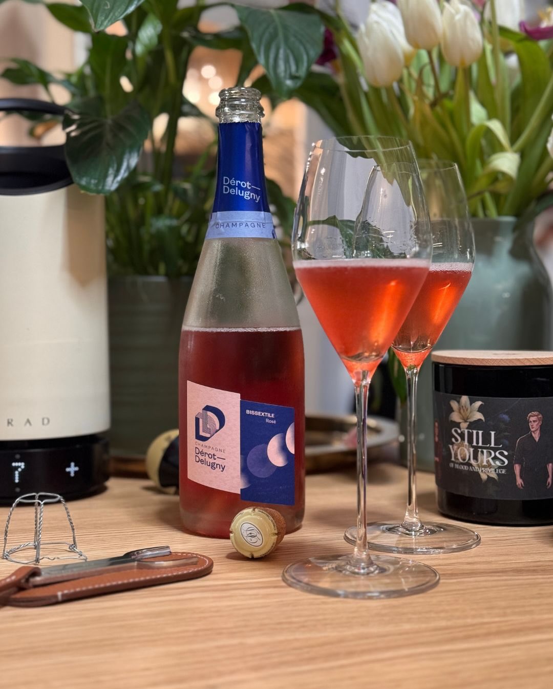 Hier habe ich einen ganz besonderen Rosé göffnet: den „Bissextile“ von @derotdelugny . Der Name ist hier Programm, denn dieser Rosé d’Assemblage wird nicht in jedem Jahr produzi… (1)