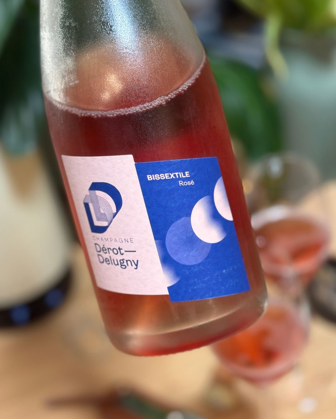 Hier habe ich einen ganz besonderen Rosé göffnet: den „Bissextile“ von @derotdelugny . Der Name ist hier Programm, denn dieser Rosé d’Assemblage wird nicht in jedem Jahr produzi… (11)