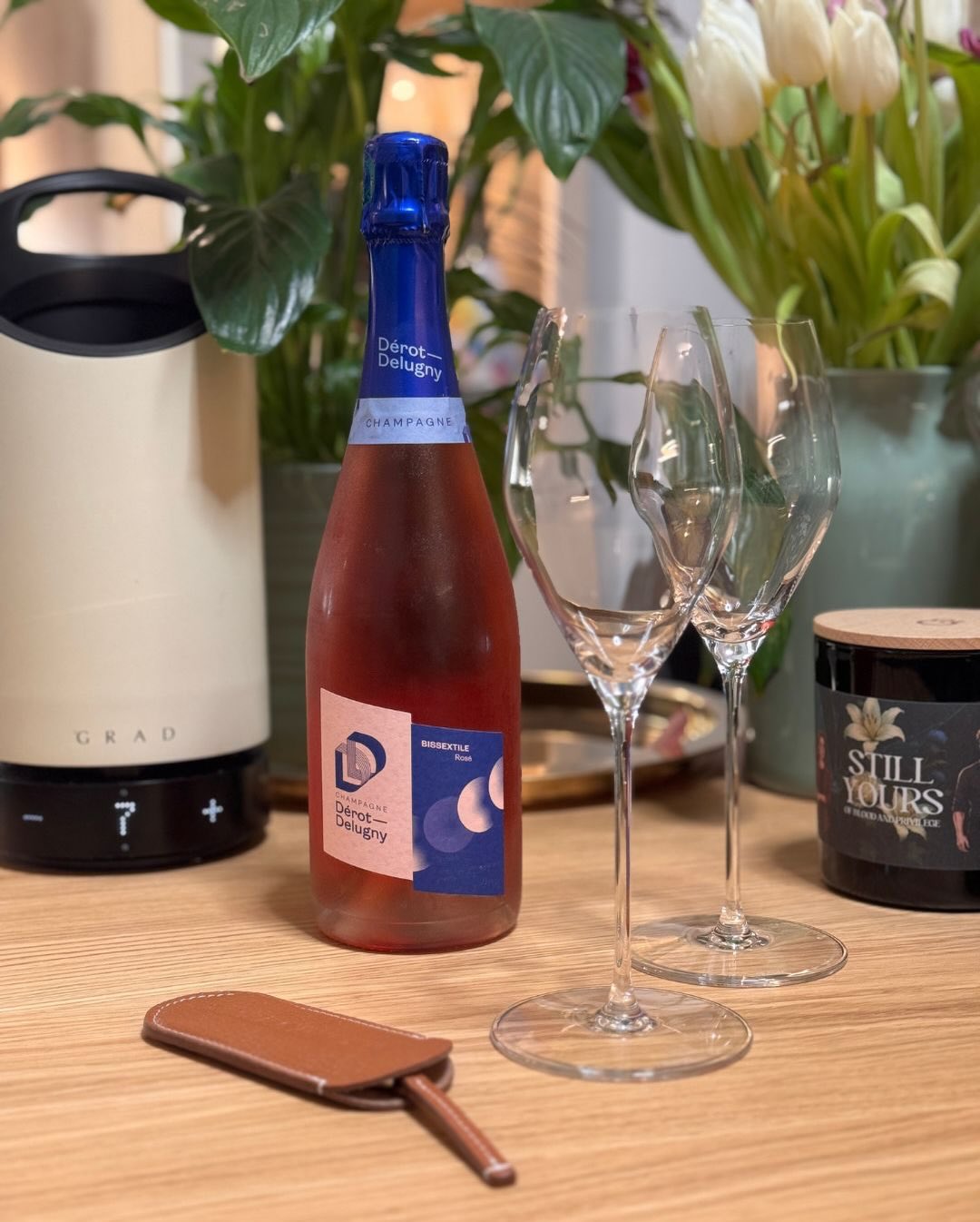 Hier habe ich einen ganz besonderen Rosé göffnet: den „Bissextile“ von @derotdelugny . Der Name ist hier Programm, denn dieser Rosé d’Assemblage wird nicht in jedem Jahr produzi… (3)