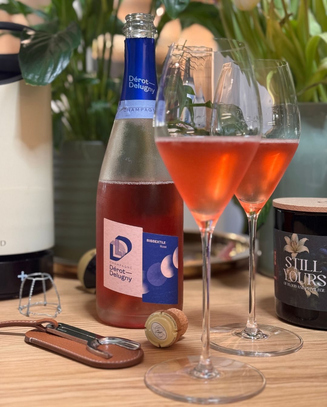 Hier habe ich einen ganz besonderen Rosé göffnet: den „Bissextile“ von @derotdelugny . Der Name ist hier Programm, denn dieser Rosé d’Assemblage wird nicht in jedem Jahr produzi… (5)