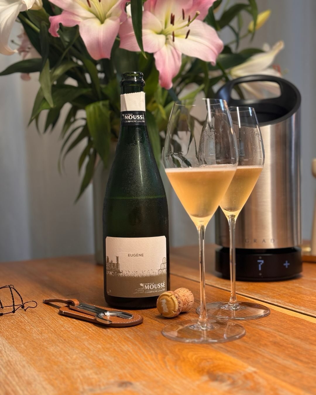 Erinnert ihr euch noch an den L’Orage den ich Anfang November gepostet hatte? Heute blicke ich tiefer in das Repertoire von @champagne_mousse und öffne eine Flasche, die das wah… (1)