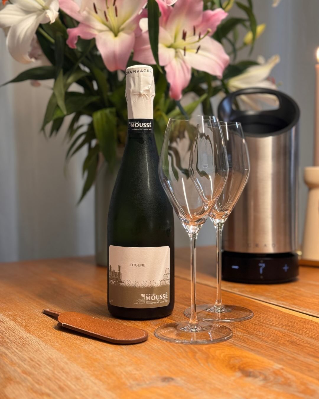 Erinnert ihr euch noch an den L’Orage den ich Anfang November gepostet hatte? Heute blicke ich tiefer in das Repertoire von @champagne_mousse und öffne eine Flasche, die das wah… (3)