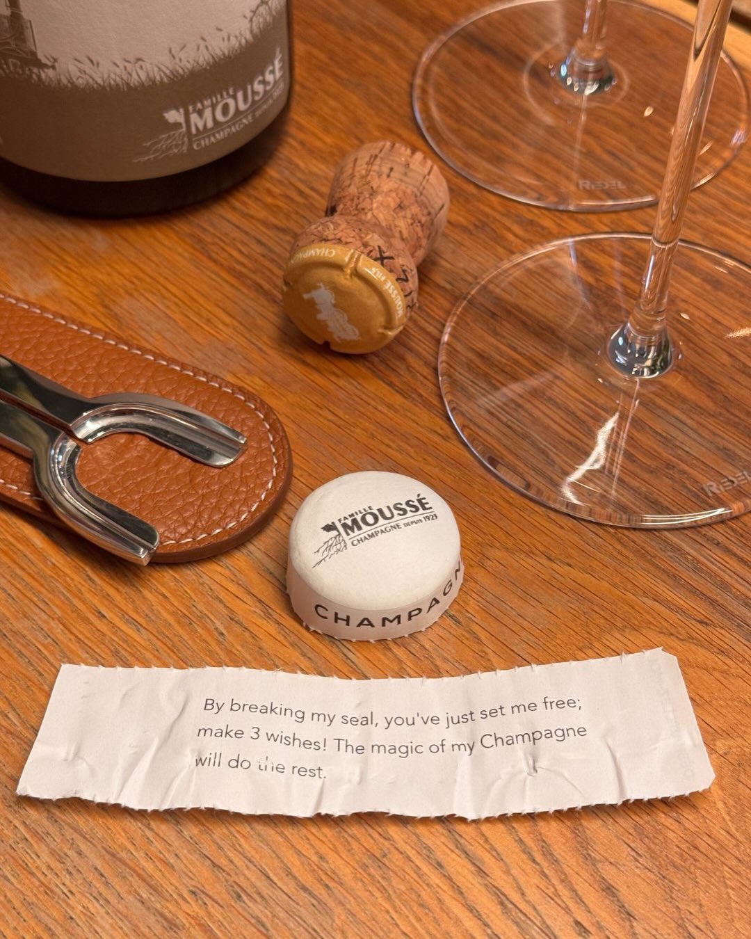 Erinnert ihr euch noch an den L’Orage den ich Anfang November gepostet hatte? Heute blicke ich tiefer in das Repertoire von @champagne_mousse und öffne eine Flasche, die das wah… (6)