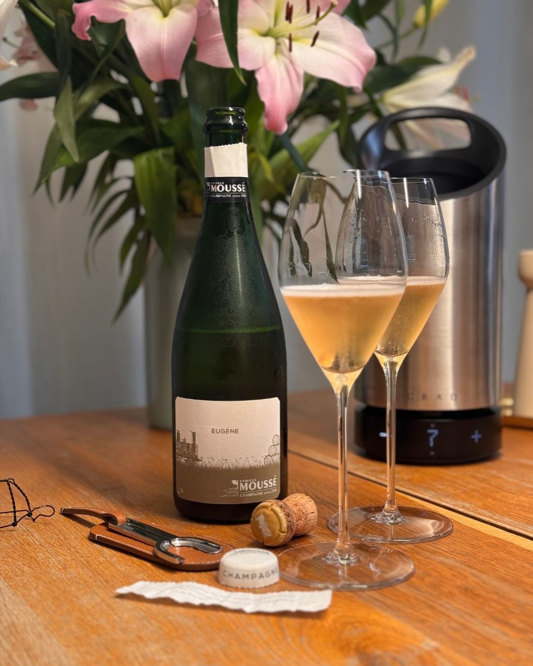 Erinnert ihr euch noch an den L’Orage den ich Anfang November gepostet hatte? Heute blicke ich tiefer in das Repertoire von @champagne_mousse und öffne eine Flasche, die das wah… (7)