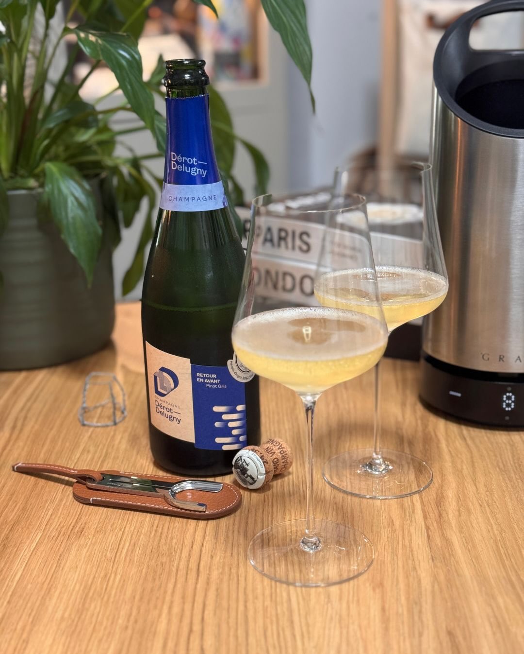 Vergesst alles, was ihr über die klassischen Rebsorten der Champagne wisst. Heute wird es exotisch, würzig und fast schon ein wenig mystisch mit dem Retour en Avant von @derotde… (7)