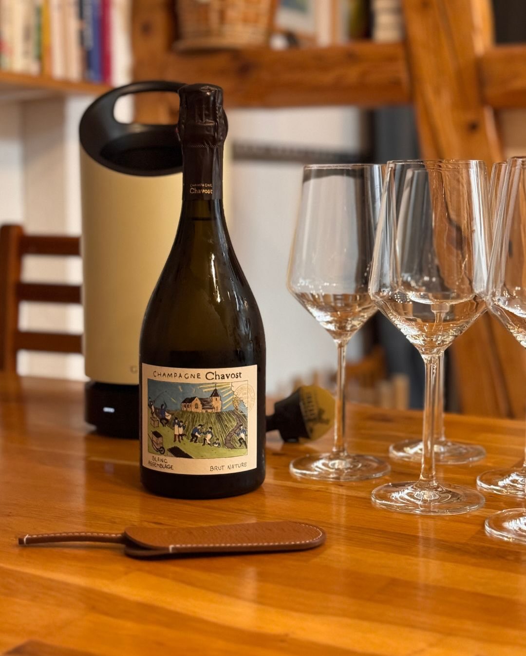 Vor dem großen Menü zum 60er mit Privatkoch, was ich euch morgen in 5 Posts präsentieren werde, gab es als Warm-up schon mal einen @champagnechavost – Blanc Assemblage. Eigentli… (3)