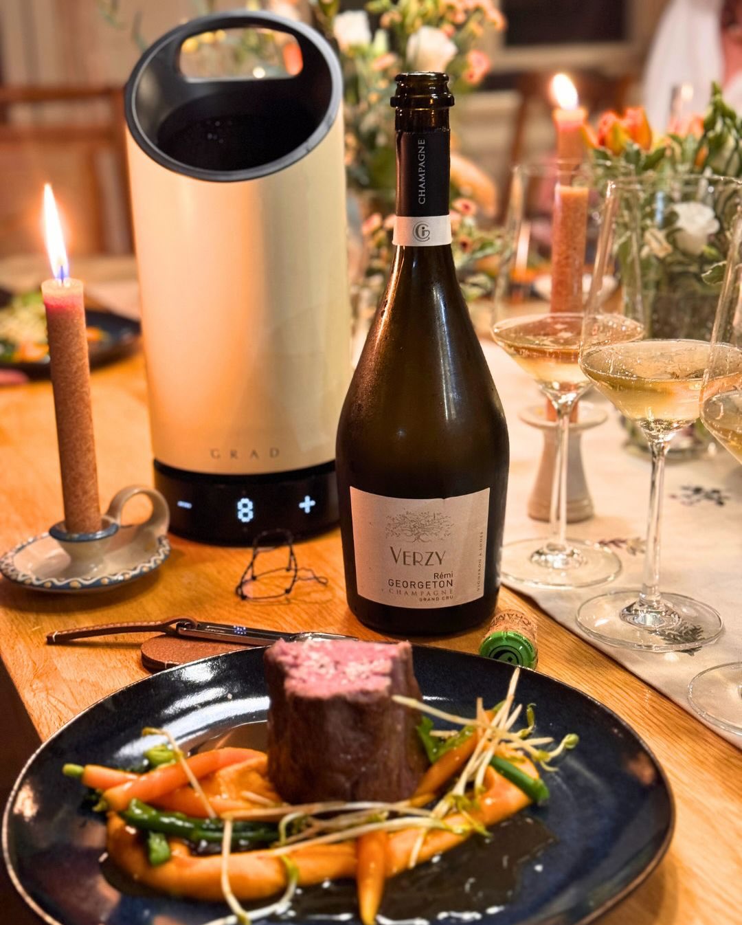 Nach der grandiosen Tom Kha gab es als Hauptgang nun Rinderfilet mit Karotten-Ingwercreme, wildem Brokkoli und Thymianjus. Hier braucht es Struktur, die ich mit dem Verzy Grand … (5)