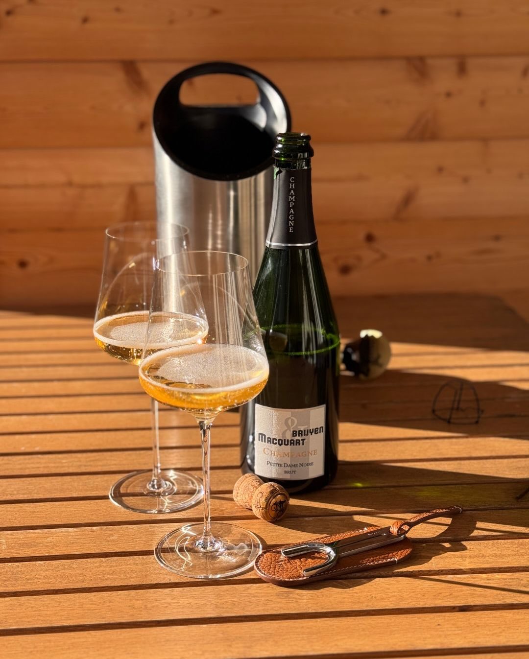 Erinnert ihr euch an die „Petite Dame Noire“ von Bruyen & Macquart (@champagnebruyen)? 🥂✨ Nachdem ich genau diese Flasche im November schon mal getrunken hatte, stand kürzlich … (5)