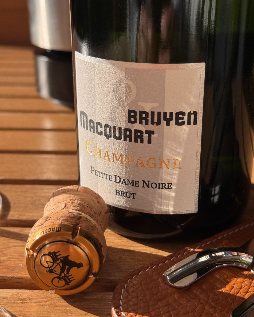 Erinnert ihr euch an die „Petite Dame Noire“ von Bruyen & Macquart (@champagnebruyen)? 🥂✨ Nachdem ich genau diese Flasche im November schon mal getrunken hatte, stand kürzlich … (8)