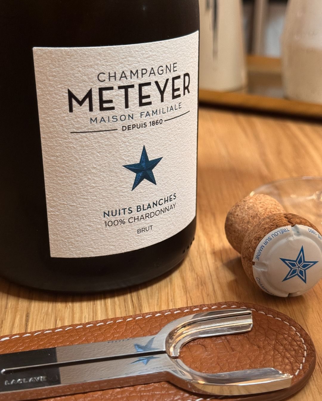 Ich habe mich in den letzten Monaten fast durch das gesamte Portfolio von @champagne_meteyer probiert und ich muss ehrlich sagen: Der Nuits Blanches 2019 hat mich von allen am m… (5)