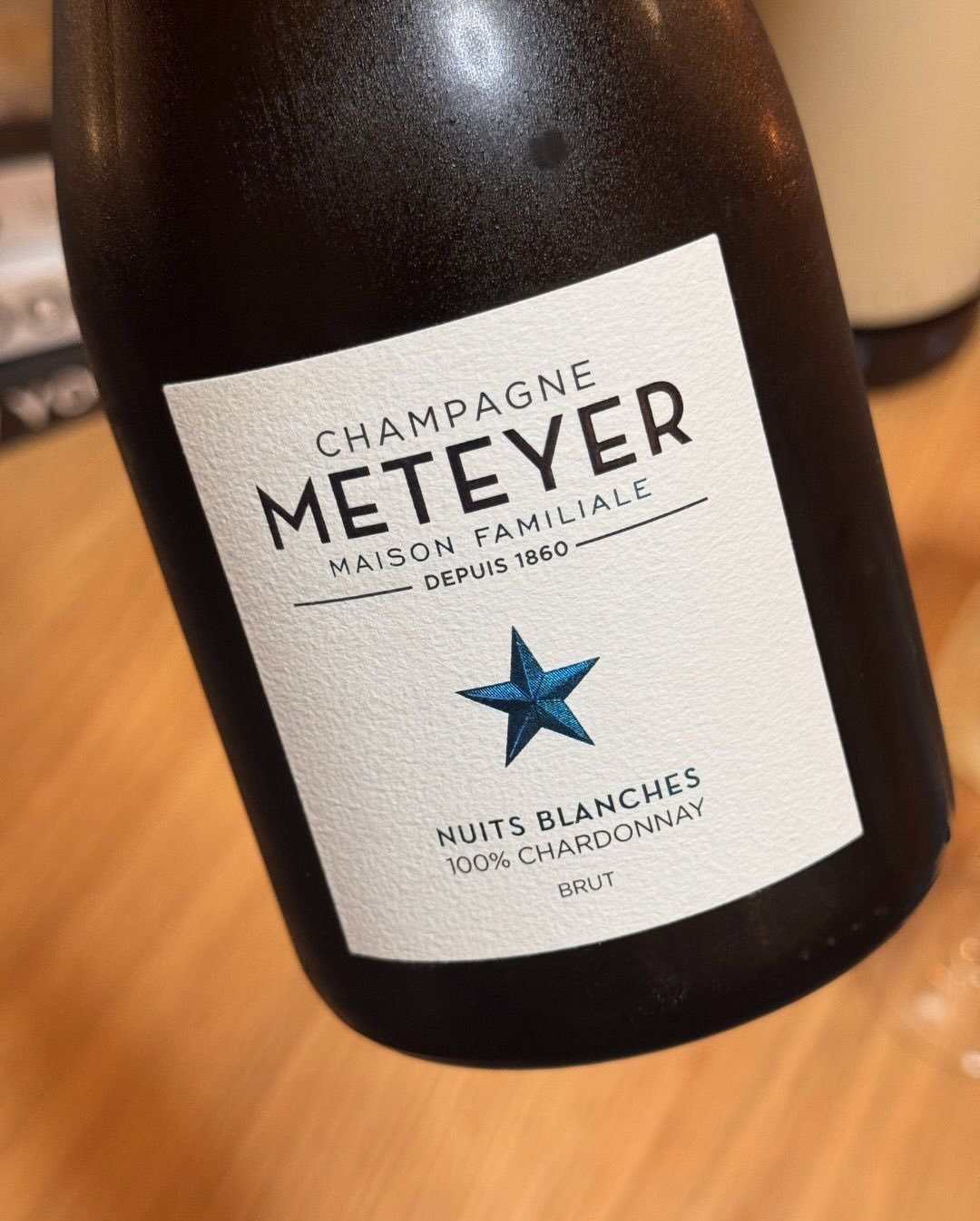 Ich habe mich in den letzten Monaten fast durch das gesamte Portfolio von @champagne_meteyer probiert und ich muss ehrlich sagen: Der Nuits Blanches 2019 hat mich von allen am m… (9)