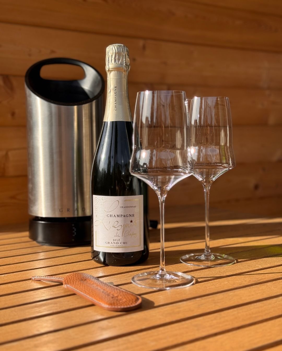 Endlich wieder Terrassen-Wetter! ☀️🥂 Passend zu den ersten warmen Sonnenstrahlen des Jahres gab es heute ein weiteres Unboxing: Meine neuen Gläser von @josephinenhutte sind ang… (3)