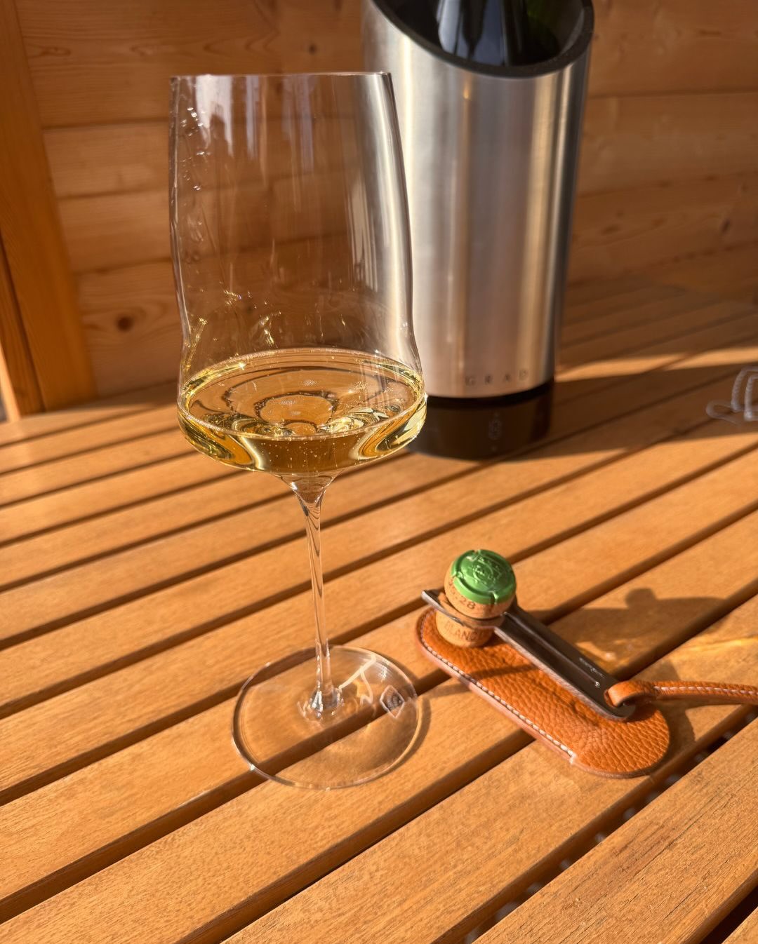 Endlich wieder Terrassen-Wetter! ☀️🥂 Passend zu den ersten warmen Sonnenstrahlen des Jahres gab es heute ein weiteres Unboxing: Meine neuen Gläser von @josephinenhutte sind ang… (7)