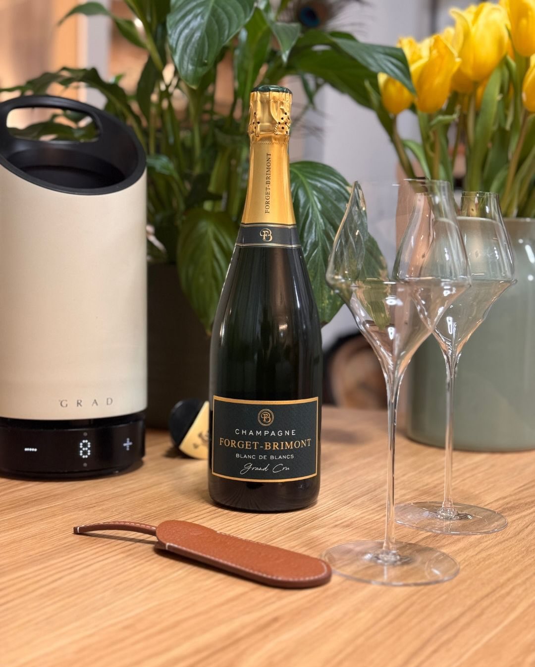 Nachdem mich der kräftige Rosé de Saignée Anfang Februar so bei den Crêpes Suzette überrascht hat, war gestern das weiße Flaggschiff von @champagne_forget_brimont dran: Der Blan… (3)