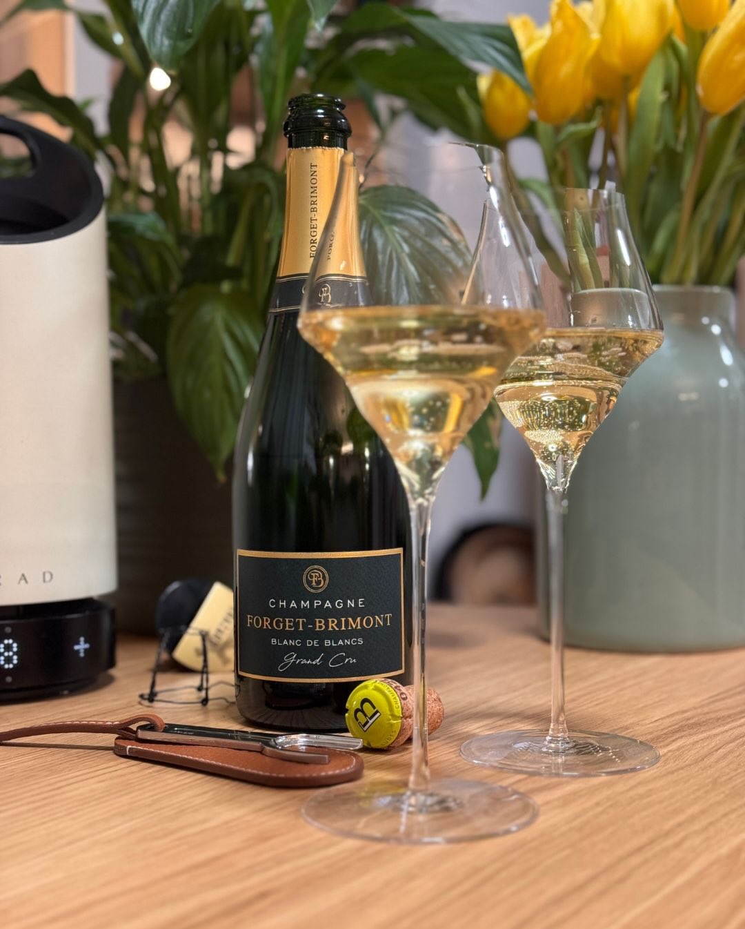 Nachdem mich der kräftige Rosé de Saignée Anfang Februar so bei den Crêpes Suzette überrascht hat, war gestern das weiße Flaggschiff von @champagne_forget_brimont dran: Der Blan… (6)