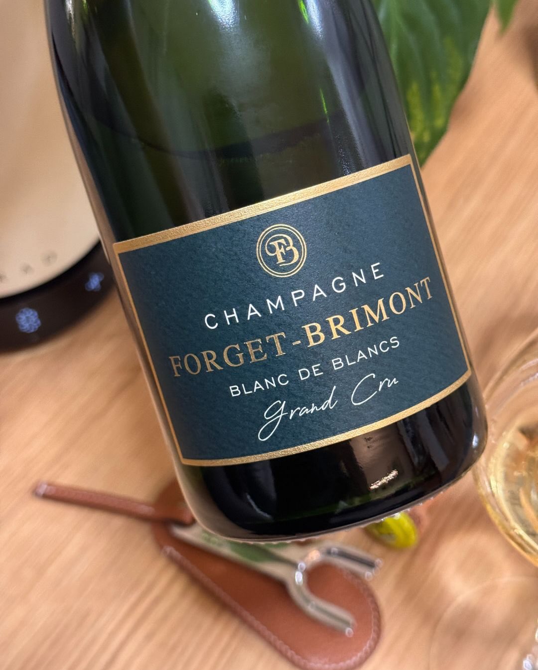 Nachdem mich der kräftige Rosé de Saignée Anfang Februar so bei den Crêpes Suzette überrascht hat, war gestern das weiße Flaggschiff von @champagne_forget_brimont dran: Der Blan… (8)