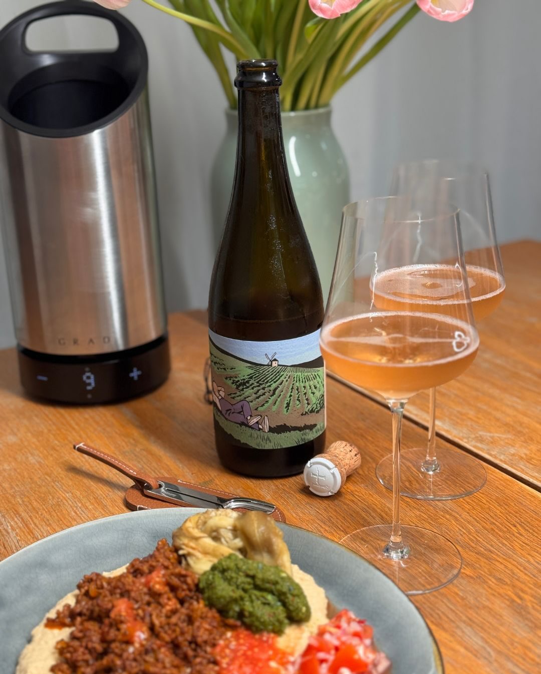 Heute gibt es bei mir mal wieder das volle Programm an Aromen: Selbstgemachter Hummus, feuriges Zhug, würziges Hamshuka, gegrillte Aubergine und frische Tomatensalsa. Dass der T… (7)