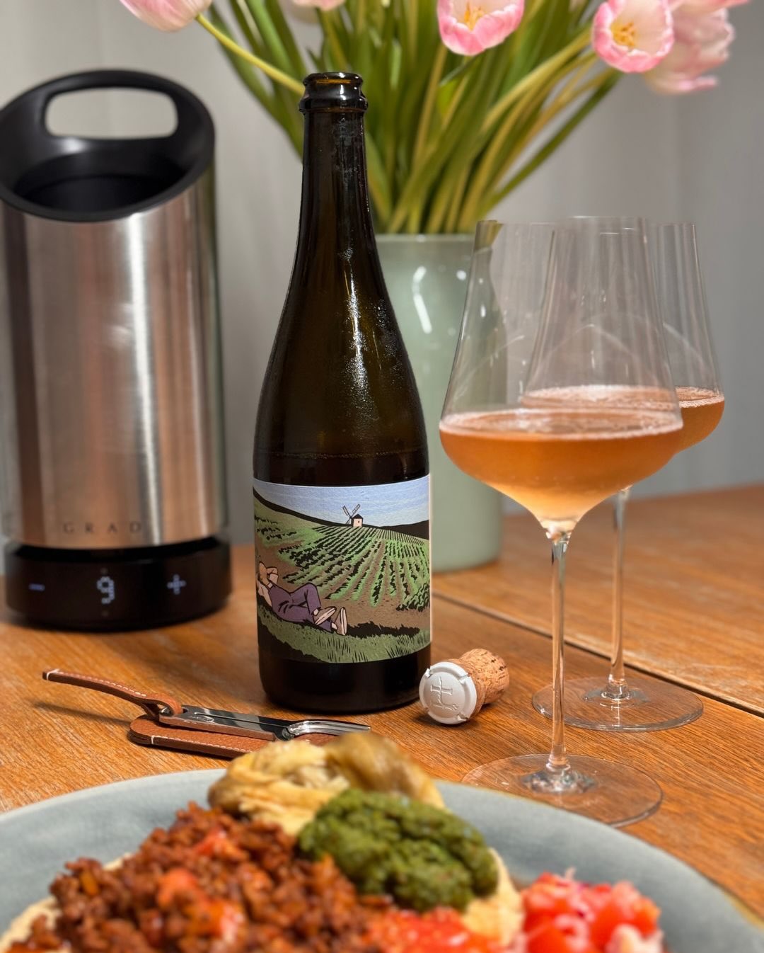 Heute gibt es bei mir mal wieder das volle Programm an Aromen: Selbstgemachter Hummus, feuriges Zhug, würziges Hamshuka, gegrillte Aubergine und frische Tomatensalsa. Dass der T… (9)