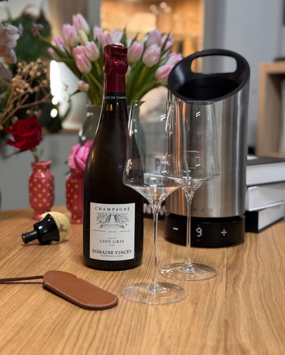 Der „Coin Gris“ von @domainevincey ist ein 100 % Chardonnay aus der gleichnamigen Parzelle (Lieu-dit) im Herzen des Grand-Cru-Dorfes Oger. Das Besondere: Die Reben hier wurden b… (3)