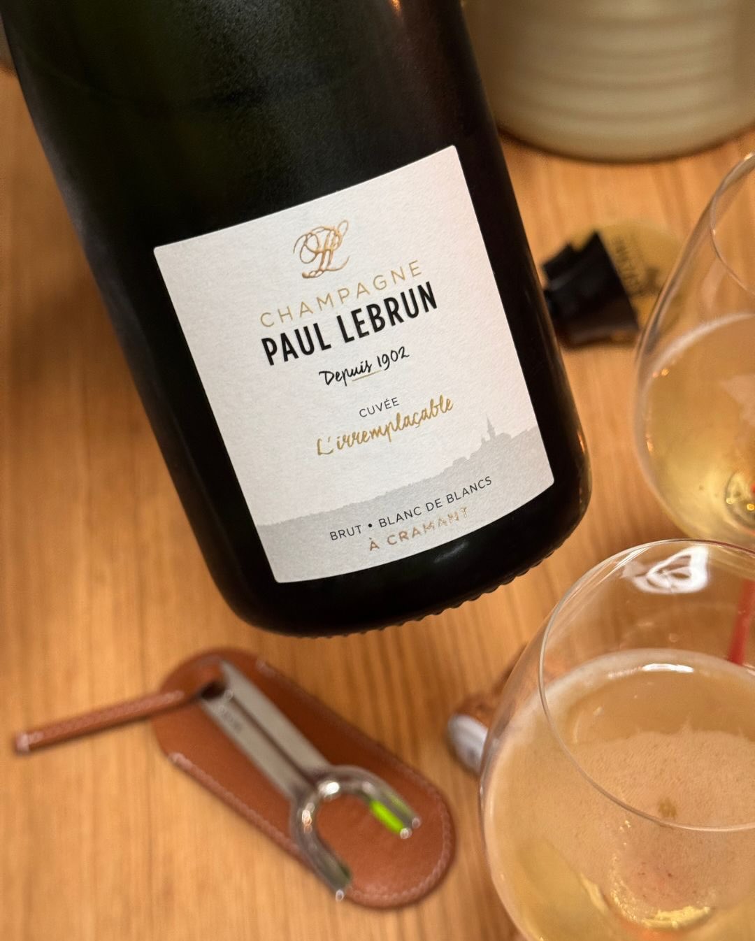 „La passion comme héritage“ – Leidenschaft als Erbe. 🥂✨ Dieser Spruch stand heute in der Kapsel der Cuvée L’Irremplaçable von @champagnepaullebrun . Der Name bedeutet übersetzt… (11)