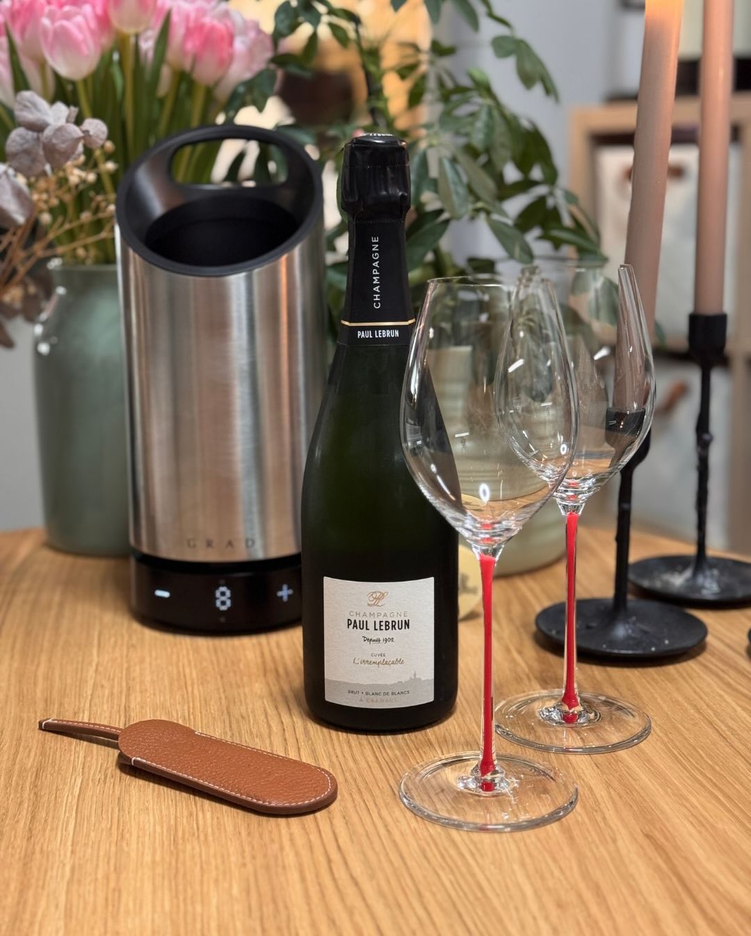 „La passion comme héritage“ – Leidenschaft als Erbe. 🥂✨ Dieser Spruch stand heute in der Kapsel der Cuvée L’Irremplaçable von @champagnepaullebrun . Der Name bedeutet übersetzt… (3)