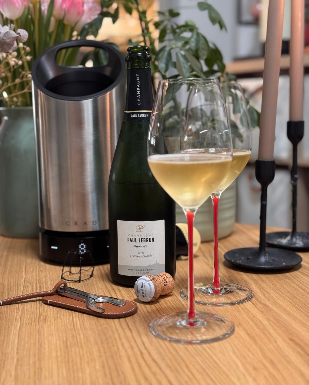 „La passion comme héritage“ – Leidenschaft als Erbe. 🥂✨ Dieser Spruch stand heute in der Kapsel der Cuvée L’Irremplaçable von @champagnepaullebrun . Der Name bedeutet übersetzt… (6)