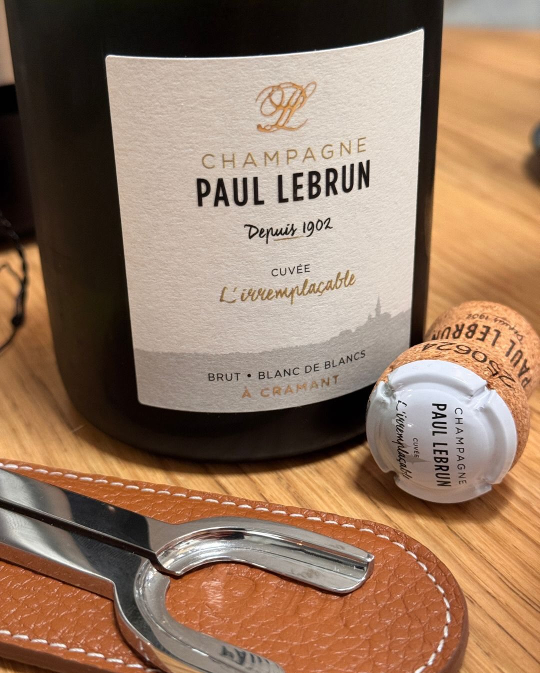 „La passion comme héritage“ – Leidenschaft als Erbe. 🥂✨ Dieser Spruch stand heute in der Kapsel der Cuvée L’Irremplaçable von @champagnepaullebrun . Der Name bedeutet übersetzt… (8)