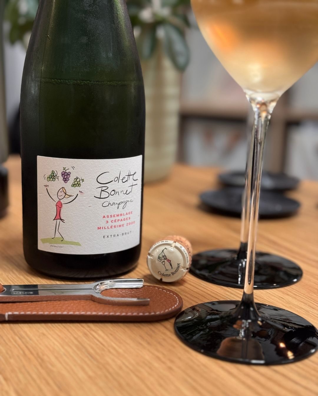 Gestern hatte ich mal wieder einen echten Geheimtipp: Den „Assemblage 3 Cépages“ Millésime 2020 von @champagnecolettebonnet . Colette Bonnet bewirtschaftet gerade einmal 2,24 He… (7)
