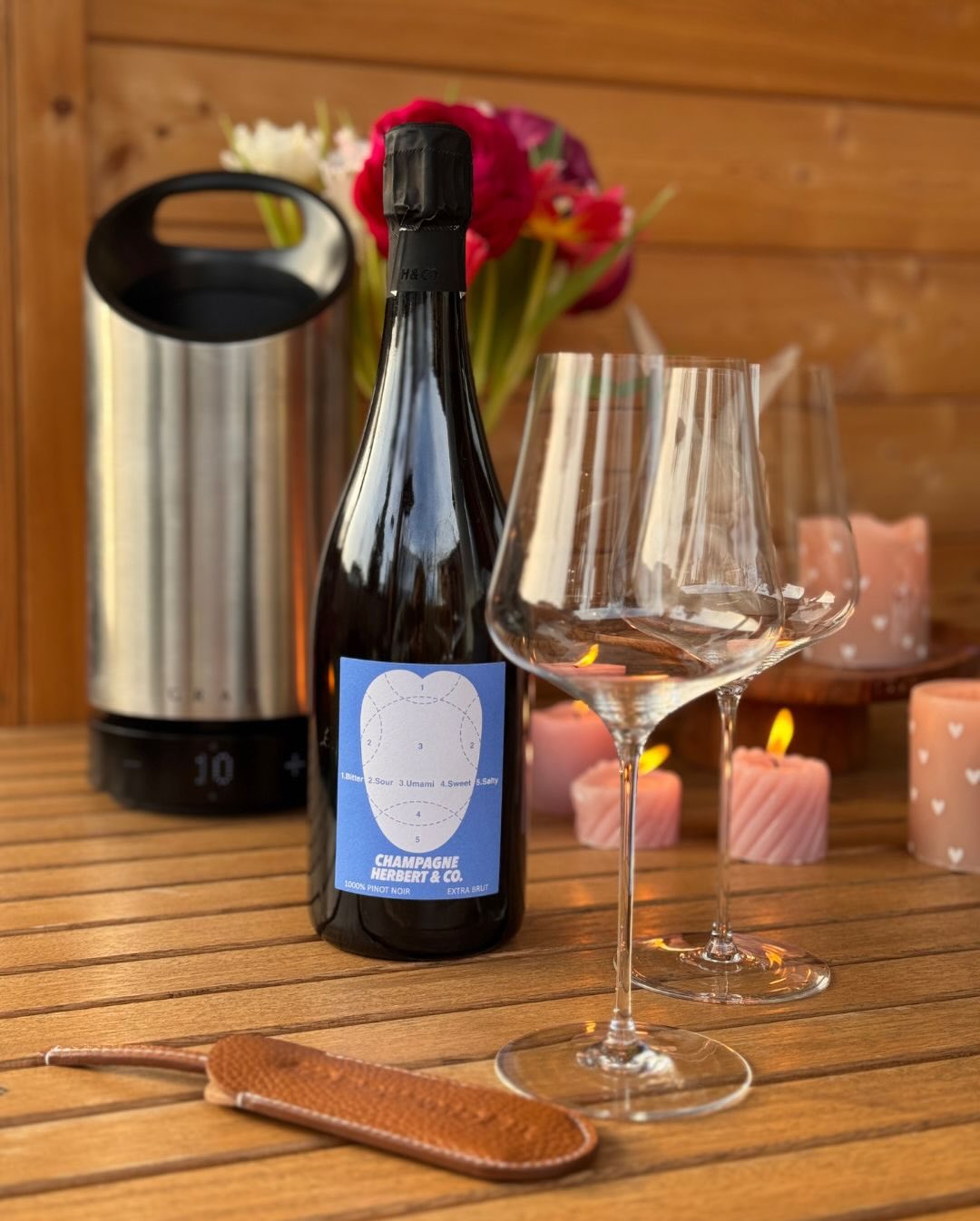 Heute gibts den 1000% Pinot Noir von @champagne_herbertandco . Von diesem kleinen, feinen Haus (geführt von @thomas___herbert und @charlottehbrt_ in Rilly-la-Montagne) hatte ich… (3)