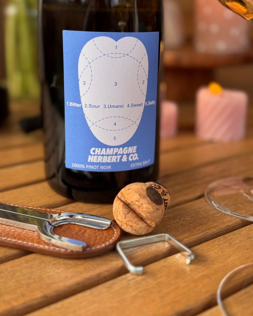 Heute gibts den 1000% Pinot Noir von @champagne_herbertandco . Von diesem kleinen, feinen Haus (geführt von @thomas___herbert und @charlottehbrt_ in Rilly-la-Montagne) hatte ich… (5)