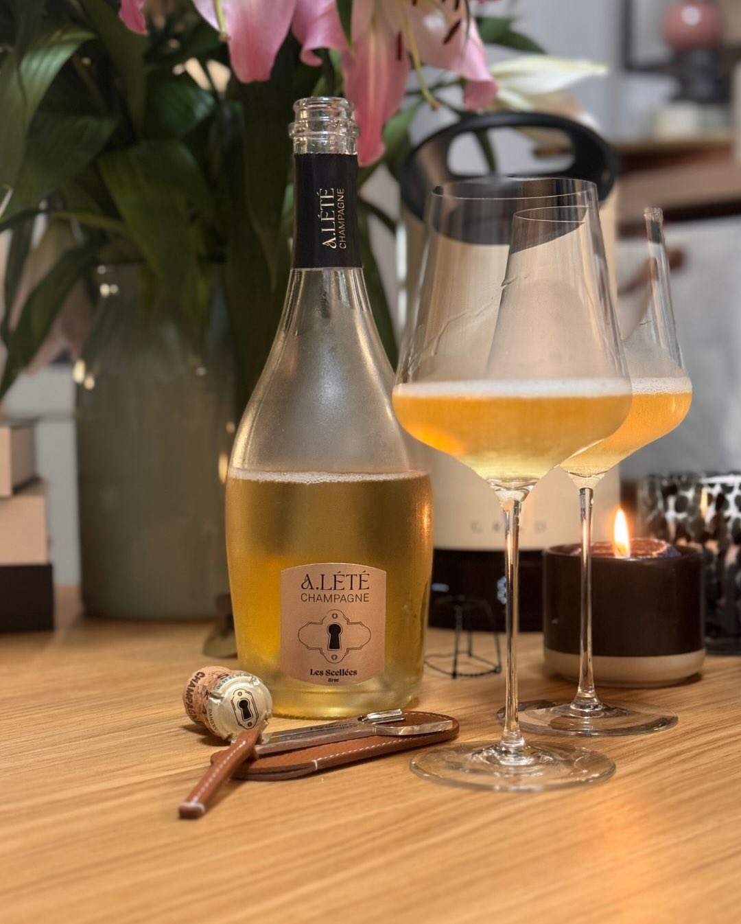 Gestern hatte ich einen Champagner im Glas, der zeigt, was perfektes Handwerk im Vallée de la Marne ausmachen kann: Den "Les Scellées" Brut von @champagnealete . Während viele C… (1)