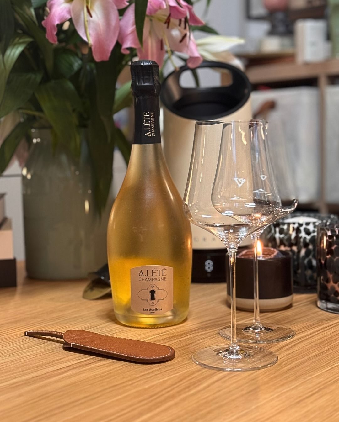 Gestern hatte ich einen Champagner im Glas, der zeigt, was perfektes Handwerk im Vallée de la Marne ausmachen kann: Den "Les Scellées" Brut von @champagnealete . Während viele C… (3)