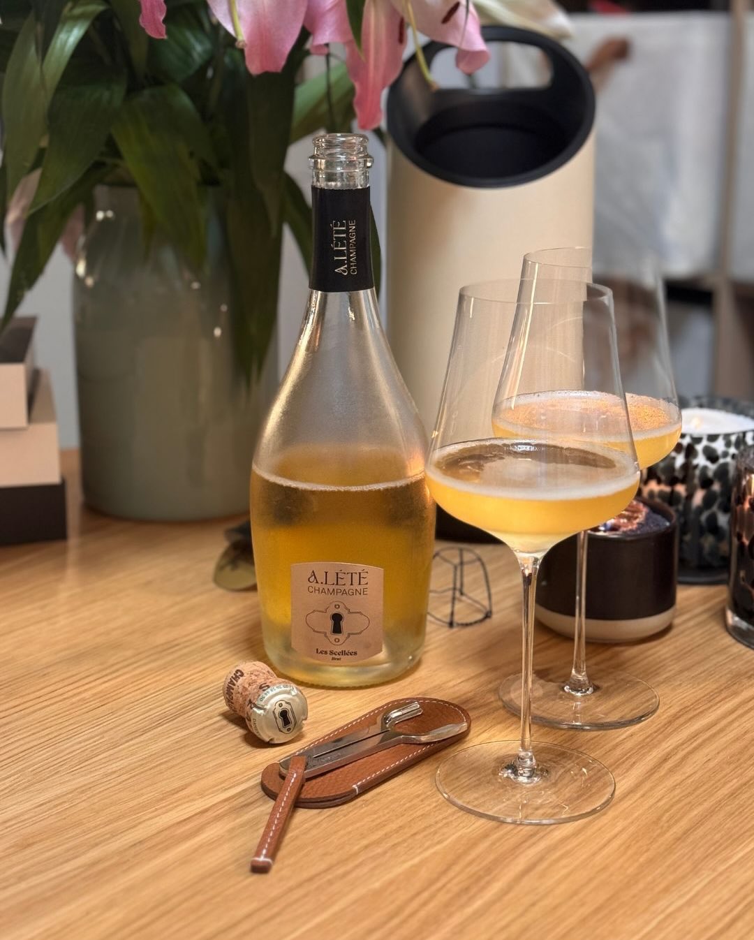 Gestern hatte ich einen Champagner im Glas, der zeigt, was perfektes Handwerk im Vallée de la Marne ausmachen kann: Den "Les Scellées" Brut von @champagnealete . Während viele C… (6)