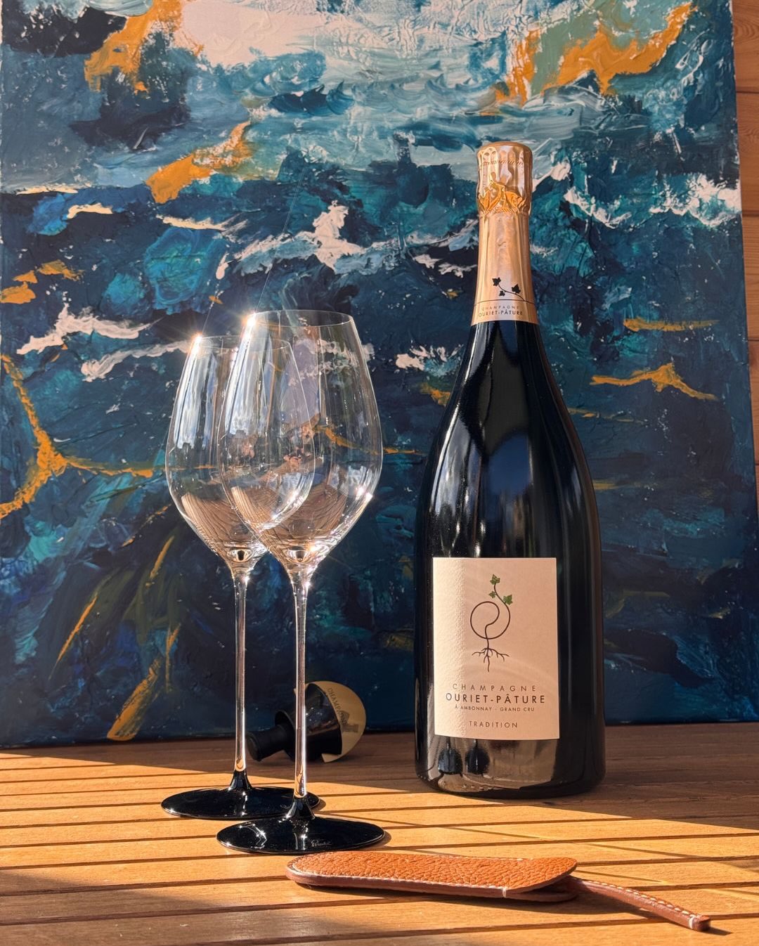 Samstag mittag, Sonne scheint, und der Tag ist noch lang – da darf es ruhig mal eine Magnum sein! 😅 Spontan in Deutschland entdeckt und natürlich mitgenommen: die @champagneour… (3)