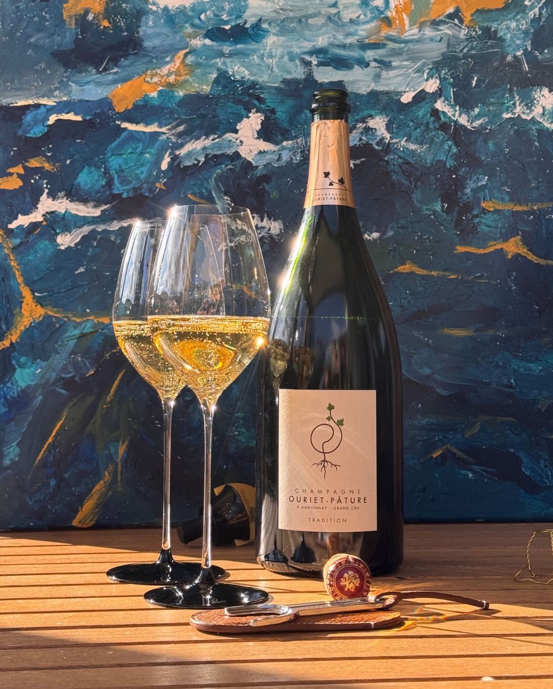 Samstag mittag, Sonne scheint, und der Tag ist noch lang – da darf es ruhig mal eine Magnum sein! 😅 Spontan in Deutschland entdeckt und natürlich mitgenommen: die @champagneour… (6)