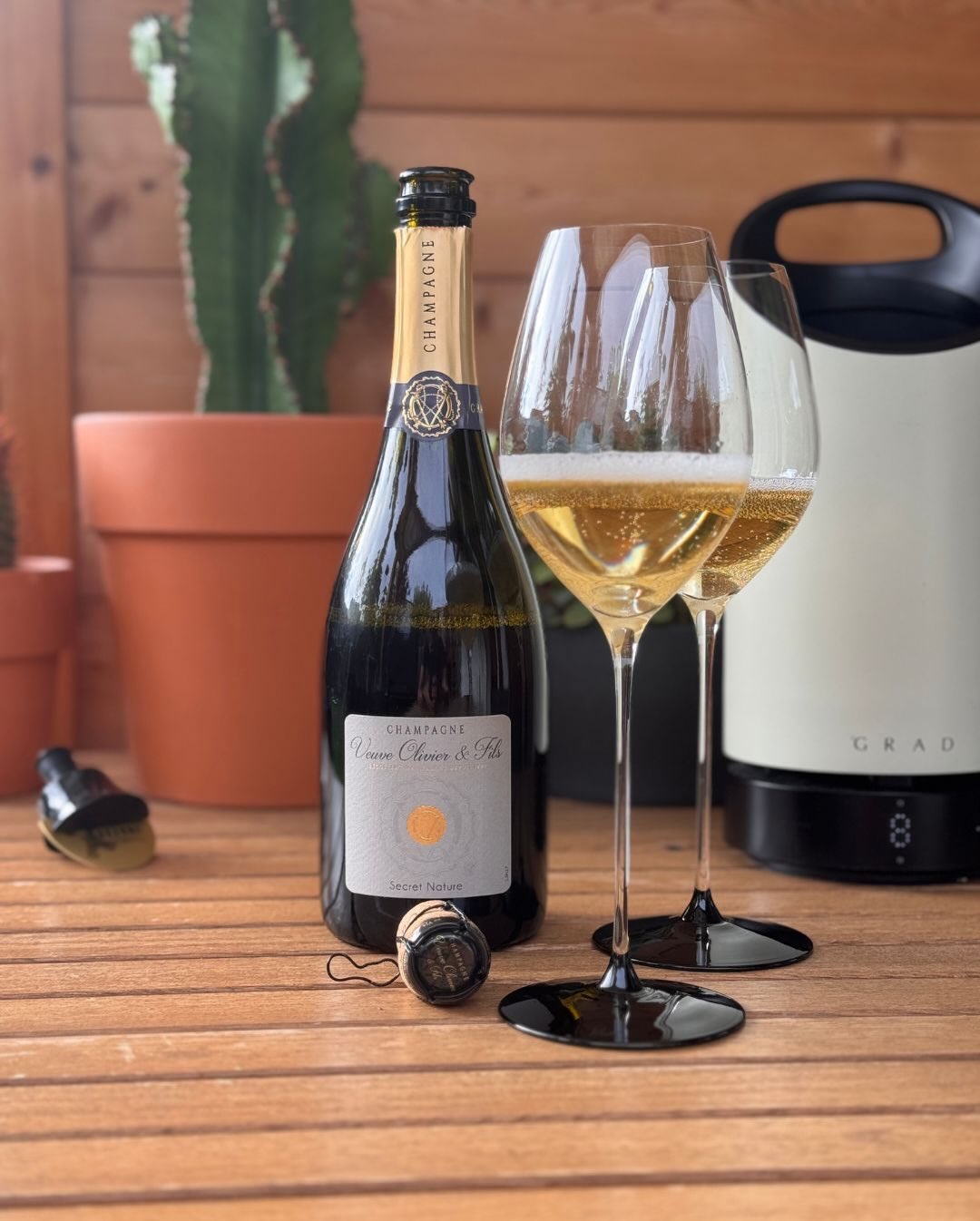 Heute habe ich mal wieder eine Flasche von @veuve_olivier_et_fils geöffnet. Und zwar den Secret Nature. Das ist ein Brut Nature - also komplett ohne Dosage und damit purer Ausdr… (1)