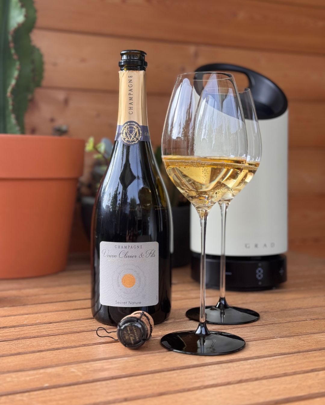 Heute habe ich mal wieder eine Flasche von @veuve_olivier_et_fils geöffnet. Und zwar den Secret Nature. Das ist ein Brut Nature - also komplett ohne Dosage und damit purer Ausdr… (3)