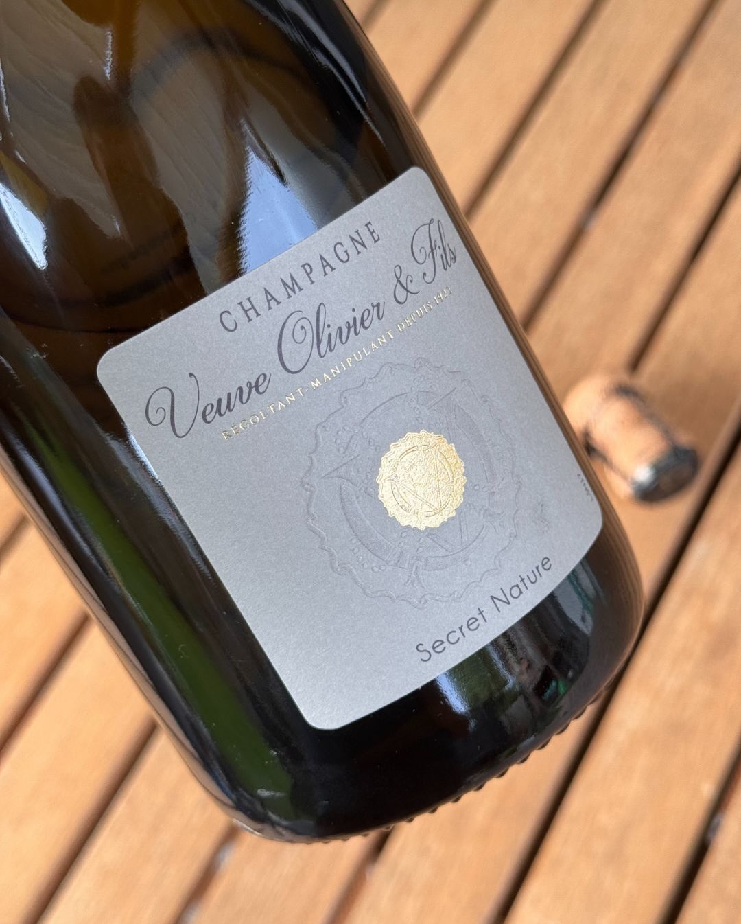 Heute habe ich mal wieder eine Flasche von @veuve_olivier_et_fils geöffnet. Und zwar den Secret Nature. Das ist ein Brut Nature - also komplett ohne Dosage und damit purer Ausdr… (8)