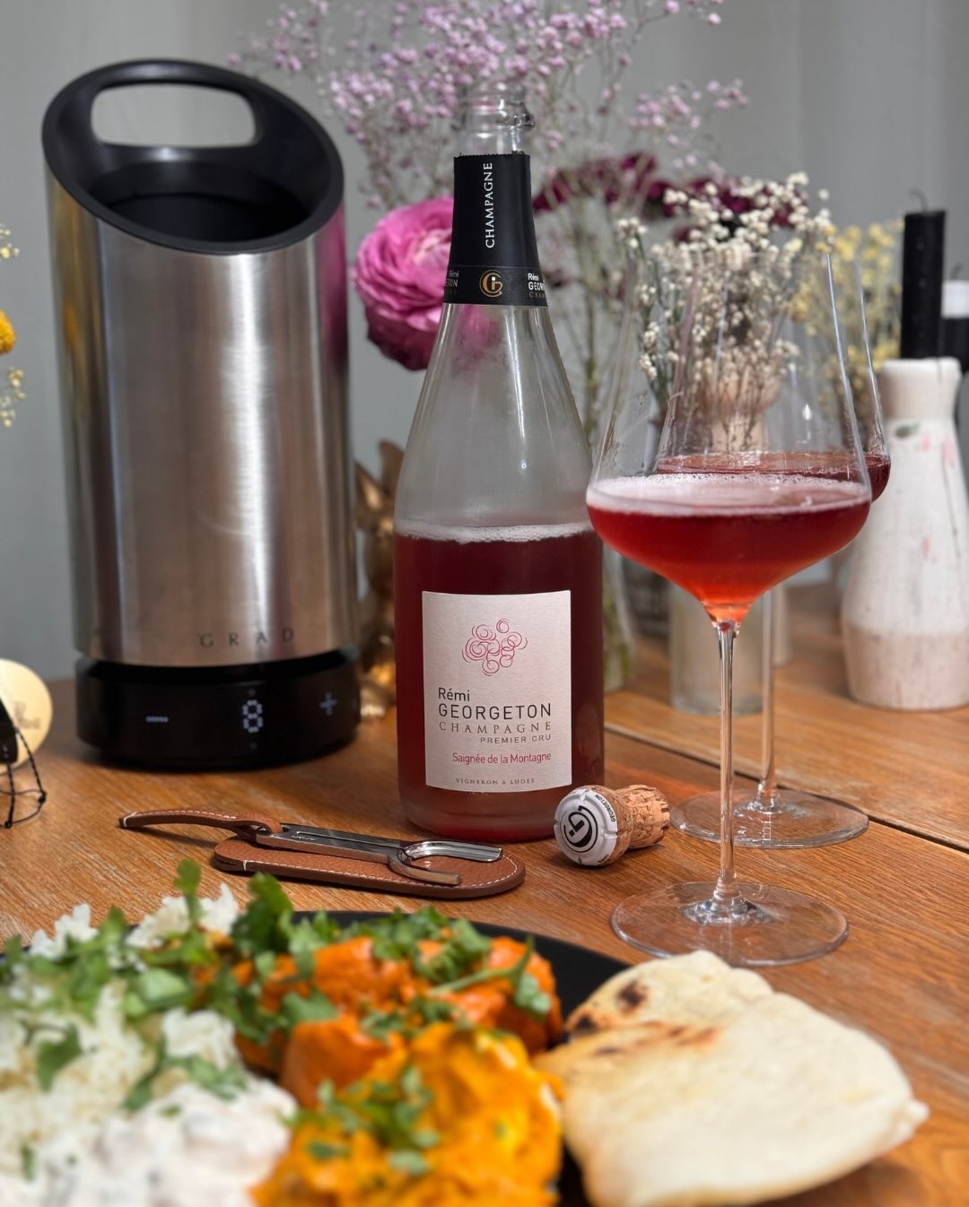 Bei uns kommt ja regelmäßig indisch auf den Tisch, und dieses Mal gab es das volle Wohlfühl-Programm: Butter Chicken, Royal Paneer, erfrischendes Raita, frisches Naan und duften… (7)