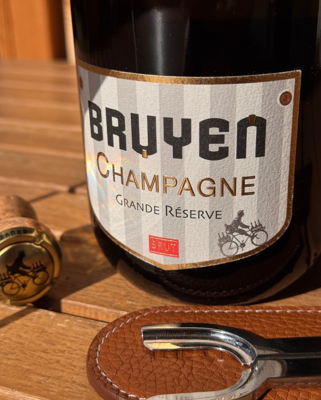 Die Terrassen-Saison für Business-Meetings ist eröffnet! ☀️🥂 Es beginnt wieder die Zeit, in der es warm genug ist, um lockere Geschäftstermine einfach mal nach draußen auf die … (5)