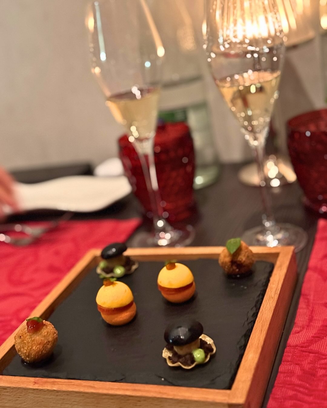 Gestern Abend waren wir zum Abschluss noch im restaurant_cest_la_vie_leipzig und haben uns ein fantastisches 7-Gänge-Menü gegönnt. Die Bilder vom Essen lasse ich heute einfach m… (2)